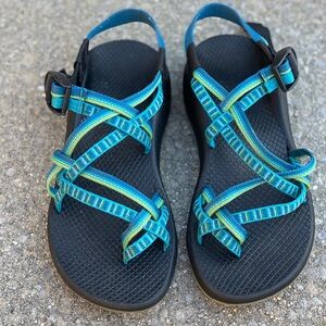 Women’s Chaco Size 7 Blue and Teal Strappy Sandals